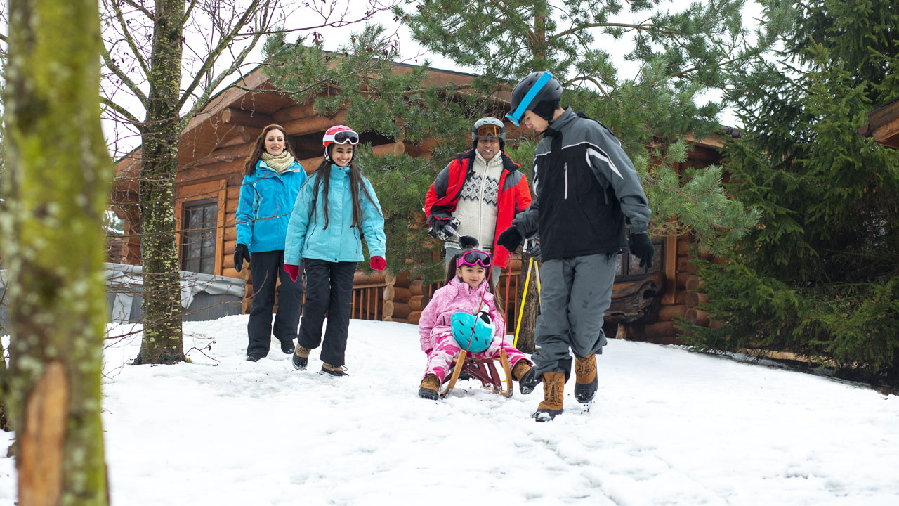 happy_family_playing_on_the_snow